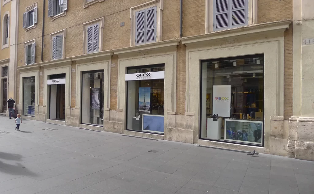 Ristrutturazione con nuovo concept punto vendita Geox in Roma