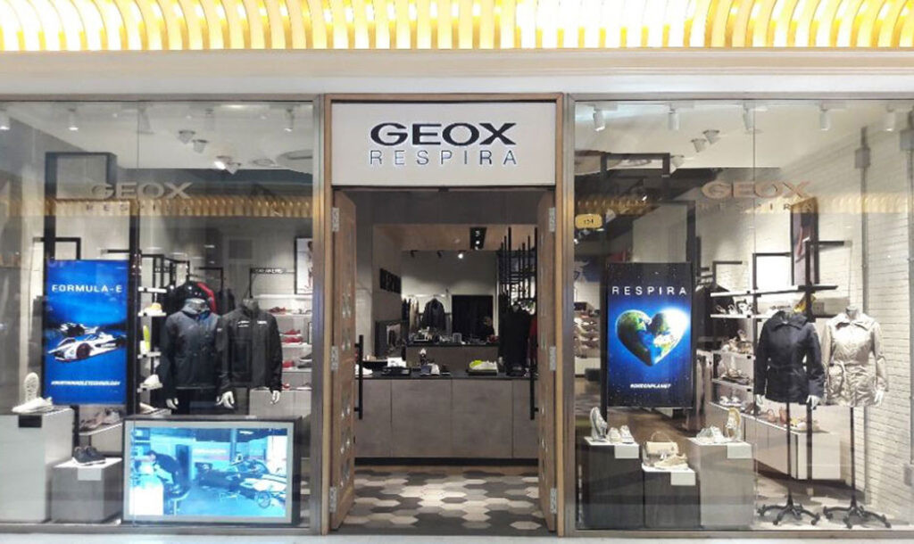Ristrutturazione con nuovo concept punto vendita Geox in centro commerciale Roma EUR2