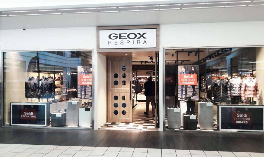 Ristrutturazione con nuovo concept punto vendita Geox in centro commerciale Le Piramidi